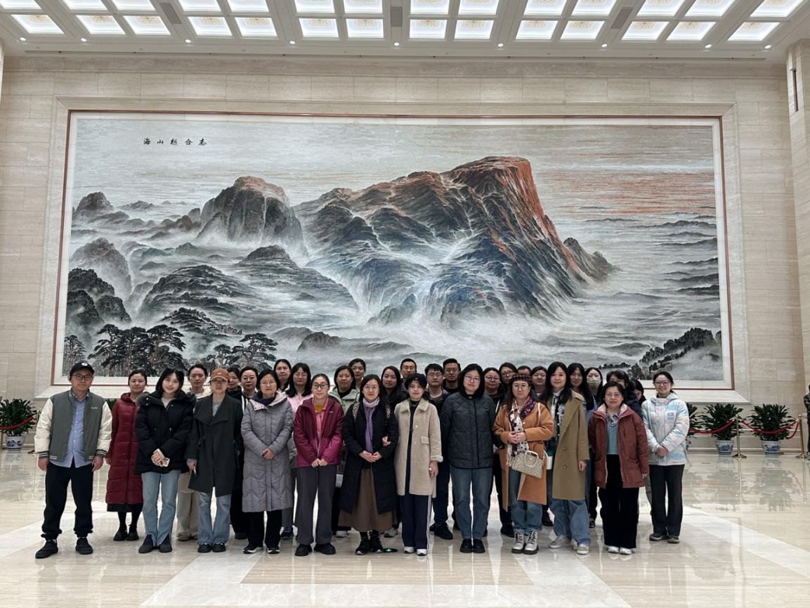 中心工会、妇委会组织参观中国人民大学博物馆家书展及中央礼品文物管理中心